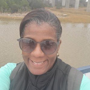 Meet your Posher, Zakeia